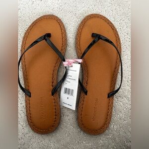 Vineyard Vines Black Patent T-Strap Sandals NWT- size 8